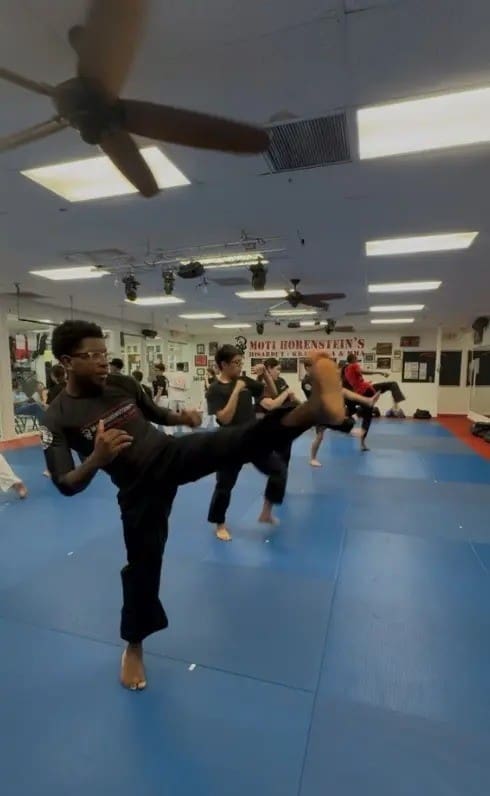 students preparing kicks for jiu jitsu classes